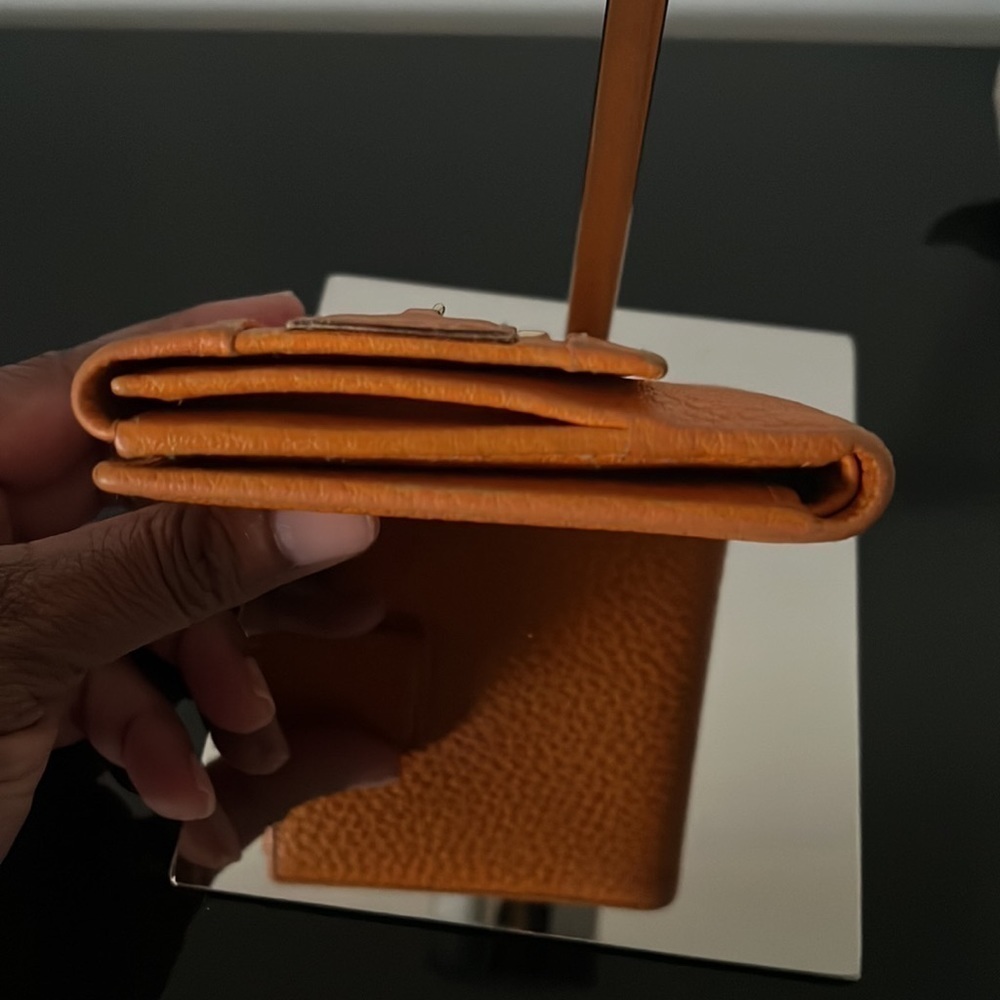 Authentic Gucci orange leather wallet - Picture 8 of 9